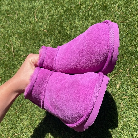 NWT UGG Classic Ultra Mini Boots! - Picture 8 of 15